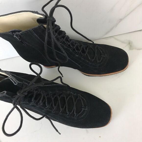Bettye Muller Wander Suede Lace Up Wedge Boots 6.5 - Picture 3 of 8